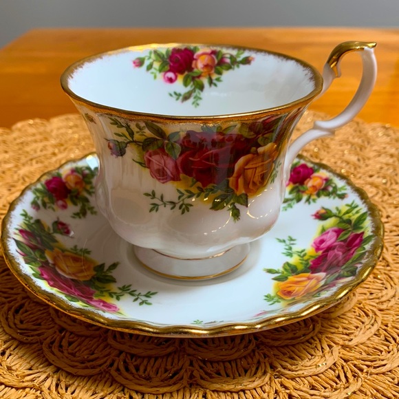 Royal Albert Other - Old Country Roses Royal Albert LTD 1962 Bone China-Made in England  Tea C/Sauce
